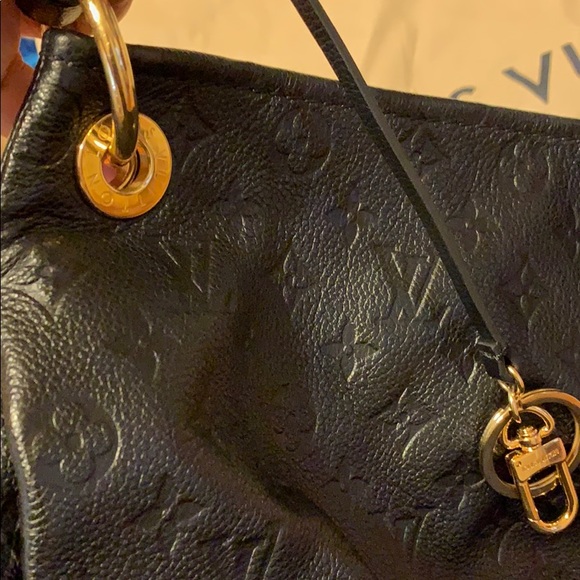 Handbags - Brand new Artsy MM Louis Vuitton bag
